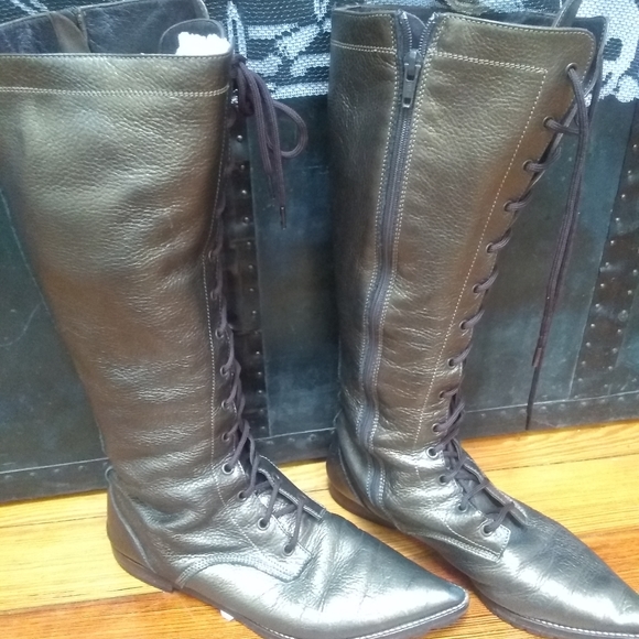 Gold leather Gothic pointy witch boots - Picture 4 of 4